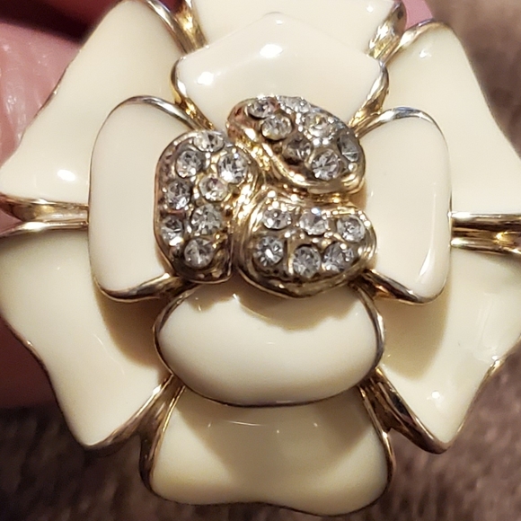 Flower ring - Picture 2 of 6